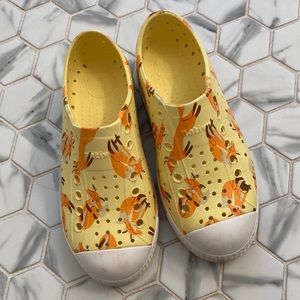Native Jefferson size C13 yellow fox print shoes